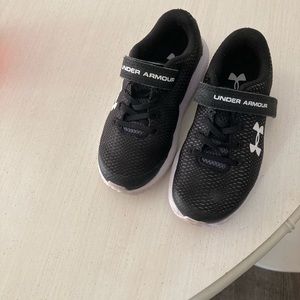 Little kids 11K Under Armour shoes
